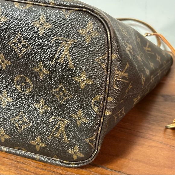 Louis Vuitton Neverfull MM Monogram - Picture 7 of 16